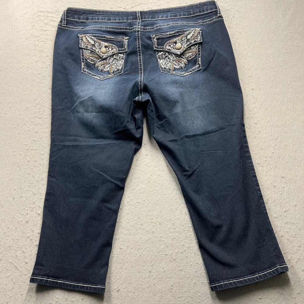 Boutique + Women 20W Dark Wash Capri Jeans Embroidered Flap Pockets Thick Stitch - Picture 7 of 9